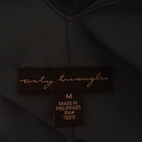 City Triangles Flowy blue short dress - Picture 3 of 3